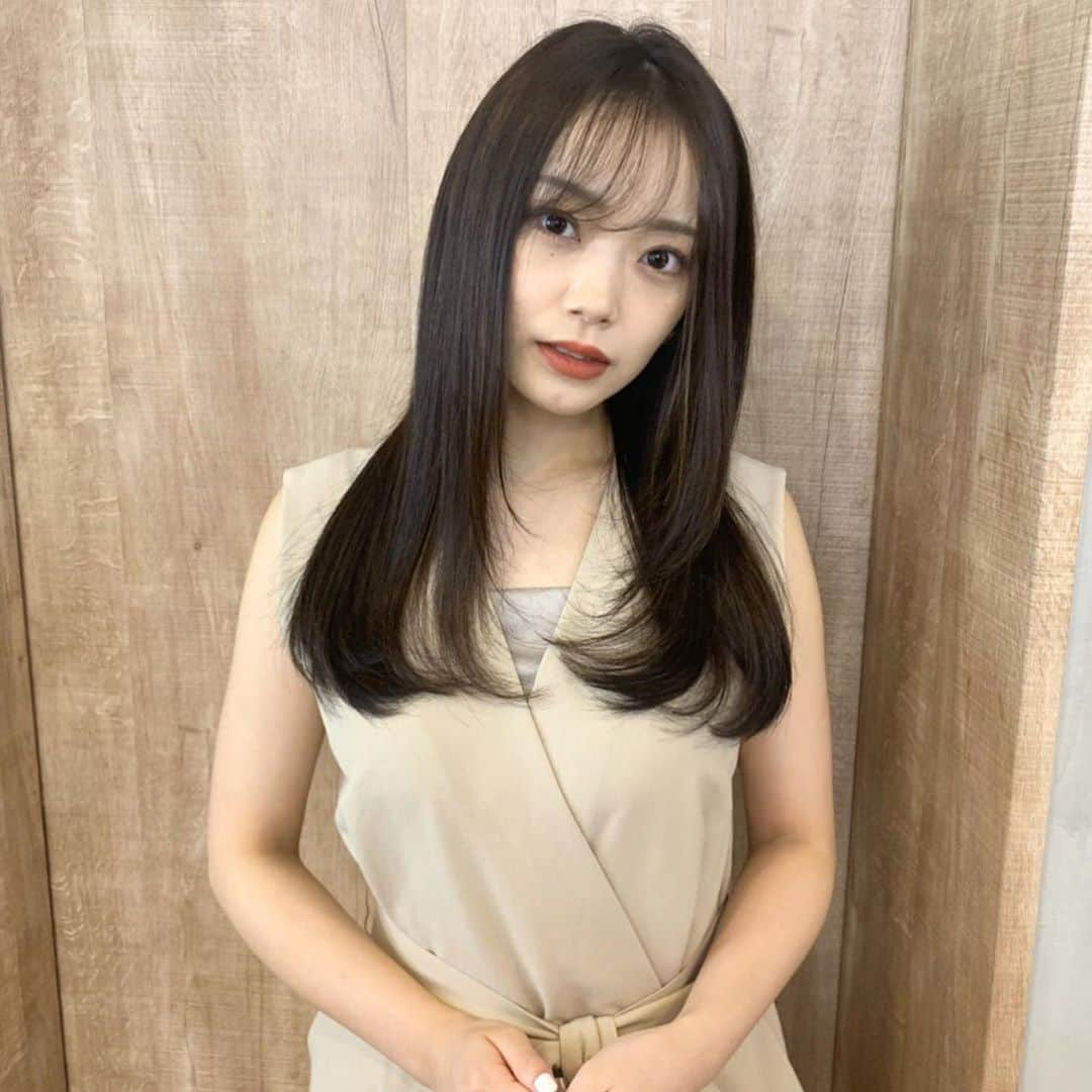 青科まきさんのインスタグラム写真 - (青科まきInstagram)「﻿ 💆‍♀️L.O.Gshibuya2で#髪質改善トリートメント　﻿ 沼口さんありがとうございました！！﻿ 以来、サラサラというか髪が柔らかくて最高アンド持続力﻿ ﻿ ここ数年、暗髪主義の極みですが...﻿ 最近また少しだけ色抜いたりトーン上げたりしたり﻿ 夏の傷み不安だったのですぺしゃるけあ♡﻿ ﻿」8月18日 11時40分 - maki_aoshina