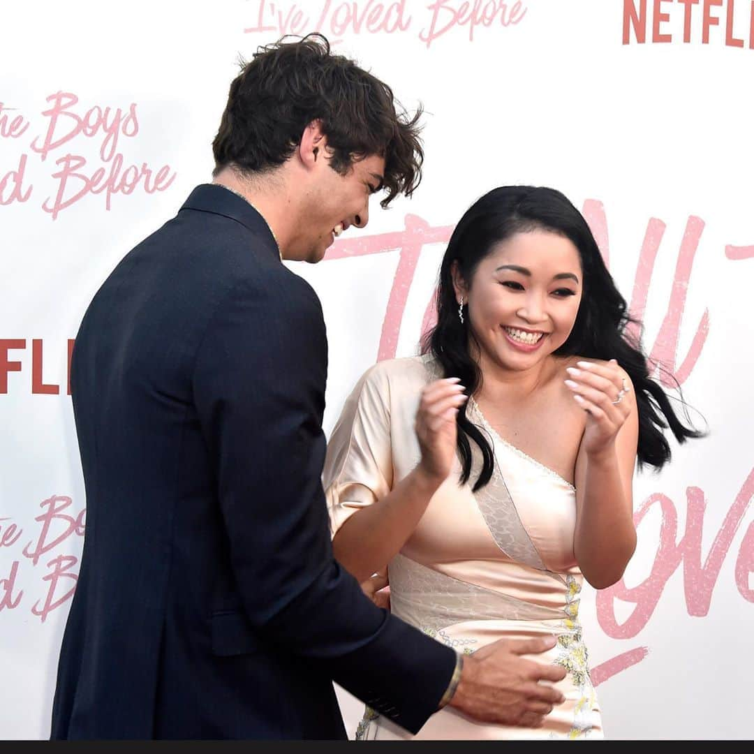 E! Onlineさんのインスタグラム写真 - (E! OnlineInstagram)「Whoa, whoa, whoa: Today's the 2 year anniversary of #TATBILB and this is our love letter to Noah and Lana's friendship. ➡️ (📷: Netflix/Getty/Instagram)」8月18日 12時02分 - enews