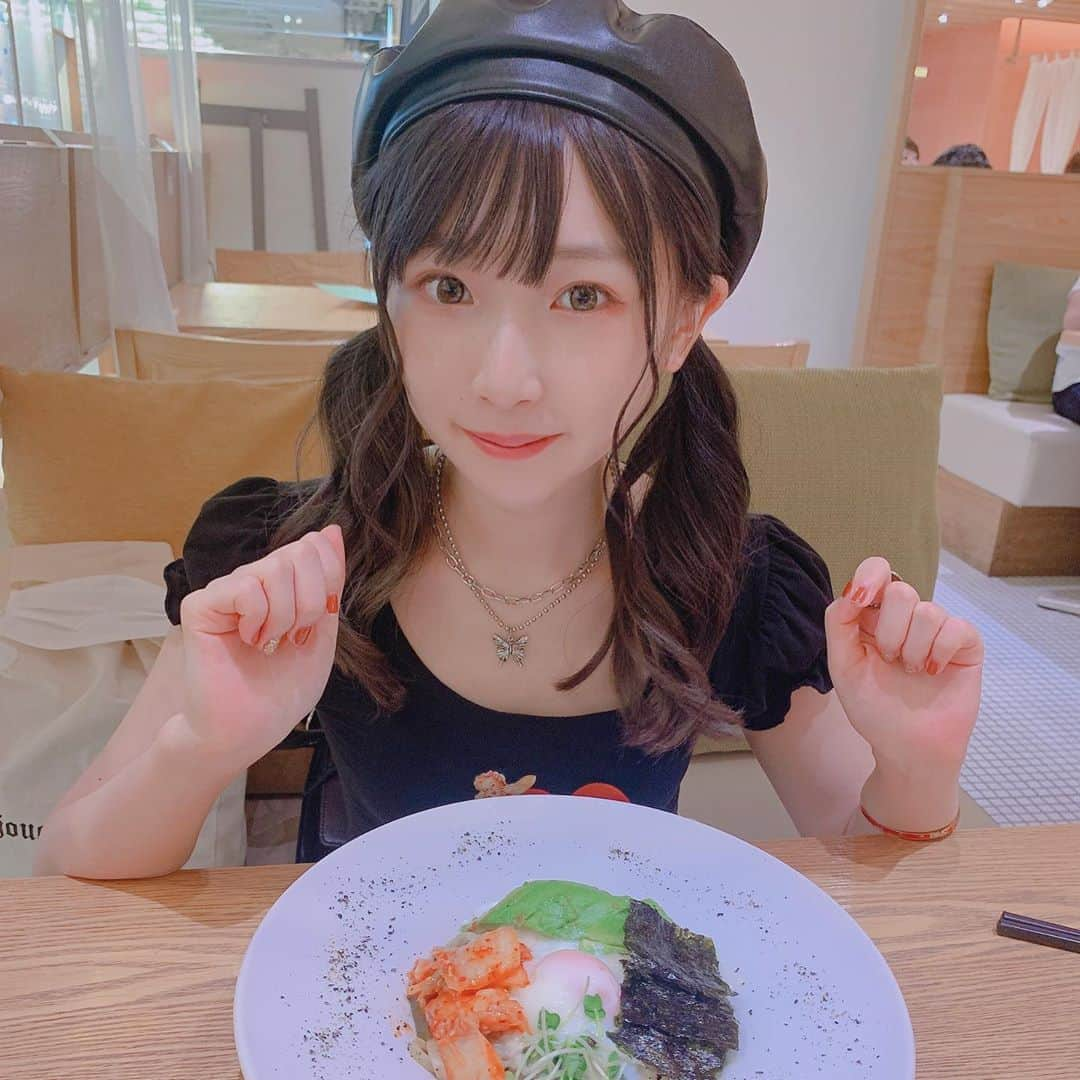 平野友里（ゆり丸）さんのインスタグラム写真 - (平野友里（ゆり丸）Instagram)「🐖  おいしいもの食べてるとき ほんとしあわせっ☺️💓 へへ〜〜〜  みんなお昼なにたべた？🧡  ・ ・ ・ ・  #めん色いろいつでもおやつ  #ルミネ #ルミネエスト新宿  #ルミネ新宿 #新宿 #新宿グルメ  #新宿ランチ #うどん #新宿駅  #東京ランチ #ジーユー #ケイティー #ジュエティ #インスタ映え#フォトジェニック #いいね #いいね歓迎」8月18日 12時10分 - yurimaruchan___