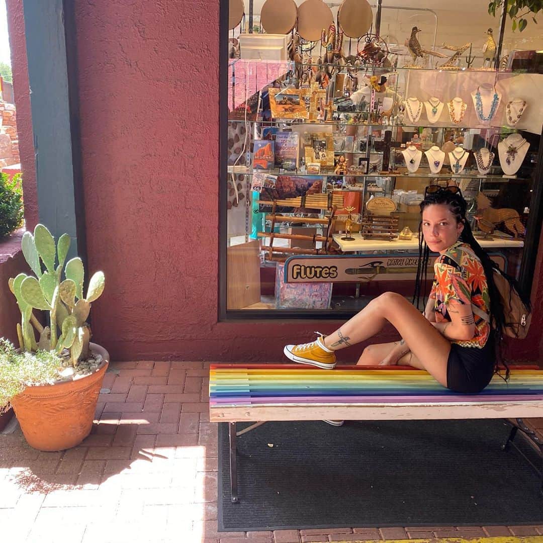 Halseyのインスタグラム：「🌵 All We Do Is Drive」