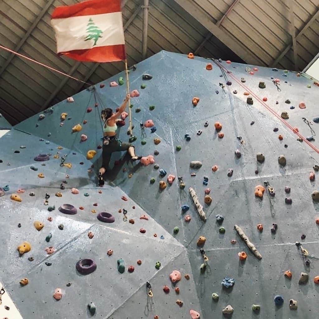 サッシャ・ディギーリアンさんのインスタグラム写真 - (サッシャ・ディギーリアンInstagram)「Flyp, the local climbing gym in Beirut, was heavily damaged in the massive explosion that hit Lebanon on the 4th of August 2020. It was a second home to a large part of Lebanon’s eclectic and vibrant climbing community where people could find stability in a country fraught with political and economical unrest. For the past year people living in Beirut have been through a lot; climbing has been a refuge, an escape, and most of all a way for to stay sane.  Flyp stood only 0.8 miles from the epicenter of the explosion which caused carnage over a 6 mile radius. The explosion shook Beirut with the force of a 3.5 magnitude earthquake. Flyp’s neighborhood, Karantina, was one of the most severely hit; many lost their lives, their loved ones, and their homes. Diala – owner of Flyp and mother of three – saw her business and her home, both within a mile from the explosion, turn to rubble within a few seconds.  She and her family survived the disastrous event, but like most people in Beirut, it was a close call.  “I want to reopen as soon as possible, not for the business part of it since it has not been profitable at all for the past year, but to tell [the Lebanese corrupt criminal political class who brought the country to its knees] we are here to stay, they can’t shake us, we are not going anywhere.” Though barely breaking even, Diala kept the place up and running both for her employees and for the climbing community.  “We want to send a clear message of defiance to the corrupt ruling class that has been hindering all our efforts to build and prosper in our country. Faced today with hyperinflation and a devaluating currency it is impossible for us to rebuild our climbing gym without external financial aid.”  #HELPBEIRUTCLIMBERS #HERETOSTAY Link in bio to donate❤️🤍💚」8月18日 3時40分 - sashadigiulian