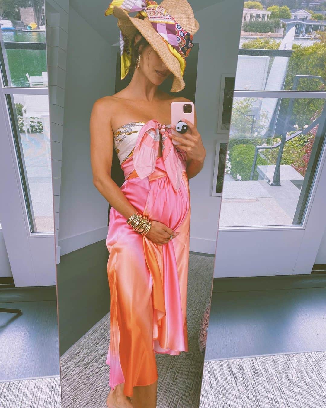 ダニジョーのインスタグラム：「WELCOME TO THE COLOR FACTORY 🍭🏄‍♀️ HOW CAN I SERVE YOU 🍦 WE SELL ICECREAM AND DREAMS 🎀 @danielleasnyder in the NEW ombré skirt, Naomi Hoops, Dae Ring and Gold #armparty #dannijogirls #bump」