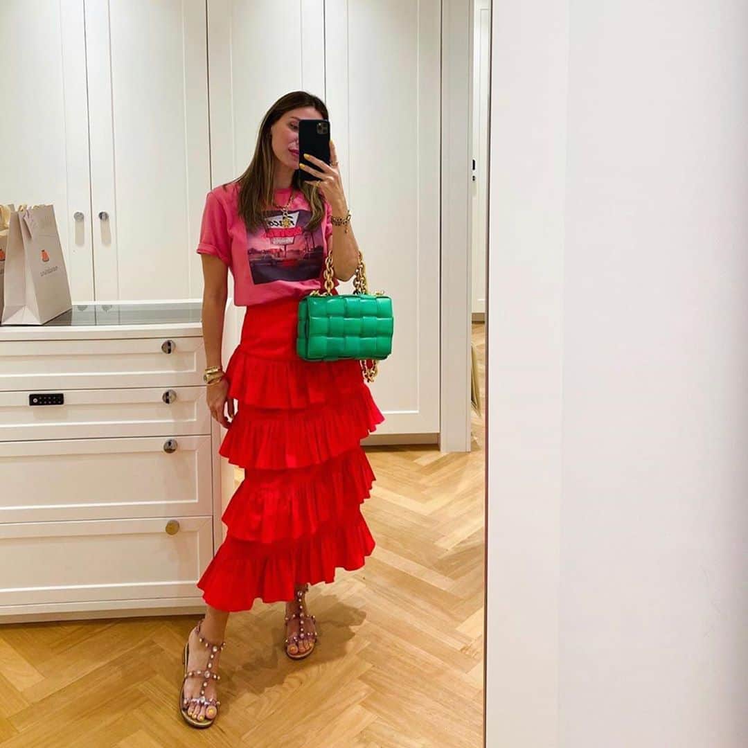 SOPHIA WEBSTERさんのインスタグラム写真 - (SOPHIA WEBSTERInstagram)「Rosa & Vermelho & Verde... Now that’s a colour combo we adore 💗❤️💚⁣ ⁣ @nativozza spotted in 'Dina', the gem of the season... ✨⁣ ⁣ #SophiaWebster #SophiaWebsterGems⁣」8月18日 3時46分 - sophiawebster
