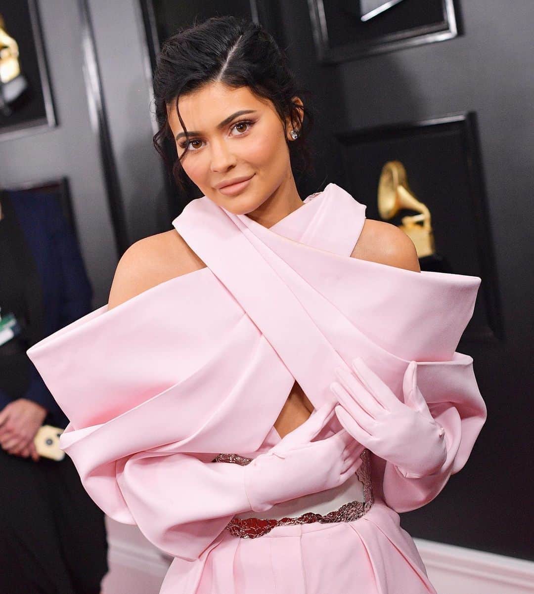 Just Jaredさんのインスタグラム写真 - (Just JaredInstagram)「Kylie Jenner’s rep has issued a statement over the rumor that she captioned her new Instagram post with “brown skinned girl.” Tap this pic in the LINK IN BIO for the full statement about the controversy.  #KylieJenner Photo: Getty」8月18日 3時57分 - justjared