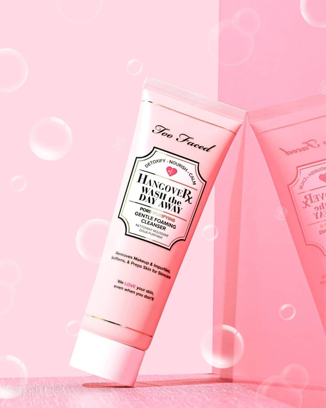 Too Facedさんのインスタグラム写真 - (Too FacedInstagram)「So fresh and so clean. 💦  Easily remove makeup & impurities while prepping your skin for skincare with our Hangover Wash the Day Away Cleanser! 💕  Available @douglas_cosmetics. #tfhangover #toofaced」8月18日 4時01分 - toofaced