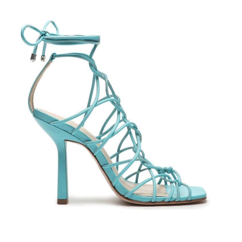 Schutzのインスタグラム：「HIGH ON ACQUA HEELS ❤️ #whatsyourdeeptruth」