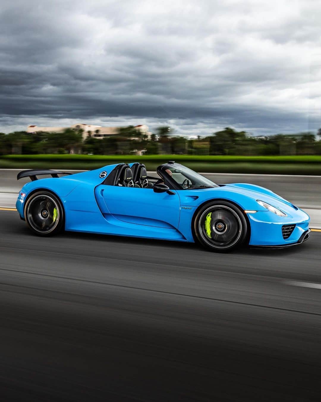 CarsWithoutLimitsさんのインスタグラム写真 - (CarsWithoutLimitsInstagram)「Rolling #Porsche 918 Spyder Photos @kfletchphotography  #carswithoutlimits #918spyder」8月18日 4時23分 - carswithoutlimits
