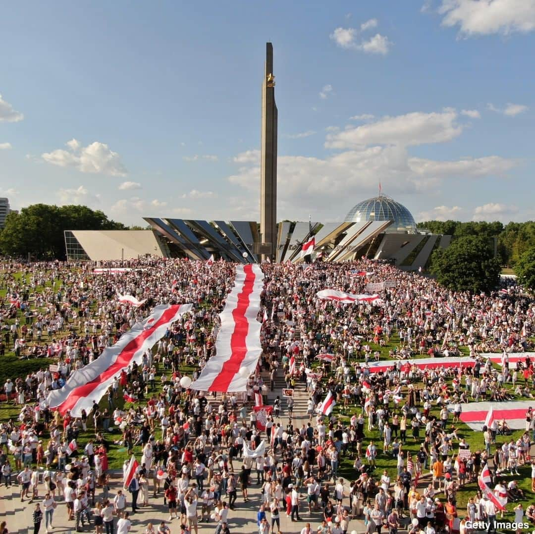 ABC Newsさんのインスタグラム写真 - (ABC NewsInstagram)「Vast crowds of protesters flooded Belarus' capital of Minsk on Sunday in the largest political demonstration in the country's history, demanding that its authoritarian leader, Alexander Lukashenko, step down.  Demonstrators in the capital were estimated to number well over 100,000. #belarus #minsk #lukashenko #alexanderlukashenko #protest」8月18日 4時37分 - abcnews