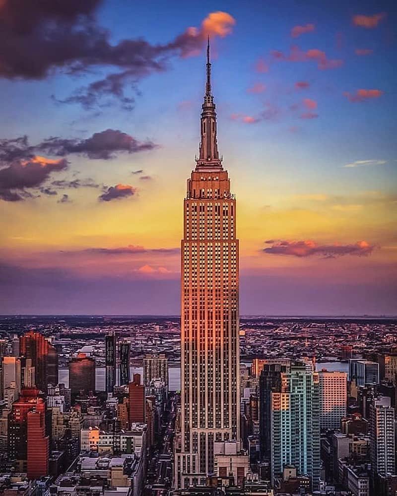 Empire State Buildingさんのインスタグラム写真 - (Empire State BuildingInstagram)「Reflecting summer sunsets ✨ ⠀⠀⠀⠀⠀⠀⠀⠀⠀ 📷: @grimace_586 #EmpireStateBuilding」8月18日 4時38分 - empirestatebldg
