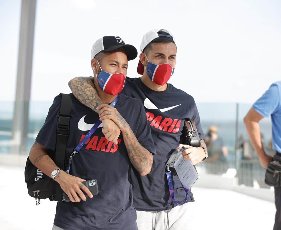 のインスタグラム：「🤜🏽🤛🏽 @neymarjr ❤️💙」