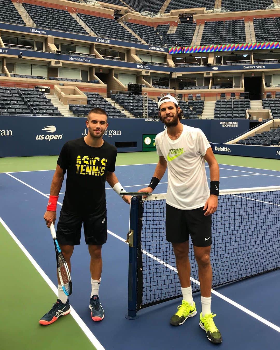 カレン・ハチャノフのインスタグラム：「First practice in New York ✅ #BackOnTour  //  Первая тренировка в Нью-Йорке✅」