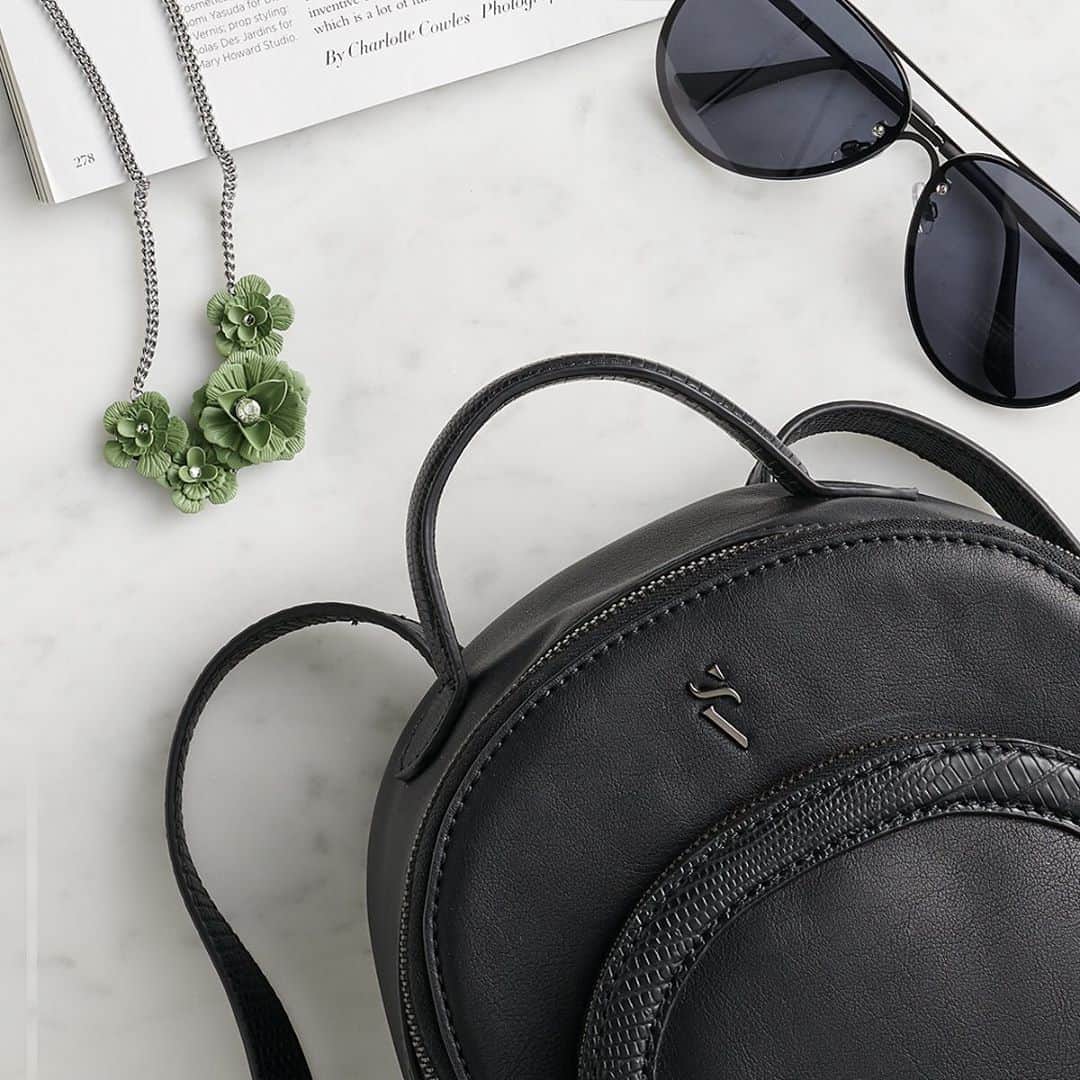 ロック&リパブリックのインスタグラム：「It’s all in the details. 🖤#Kohls #SimplyVera」