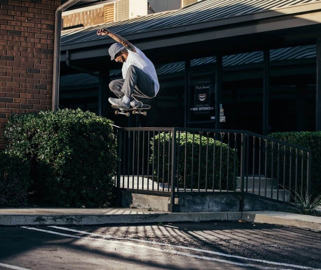 のインスタグラム：「Flying with @chomponchris by @duhcota #doneproper」