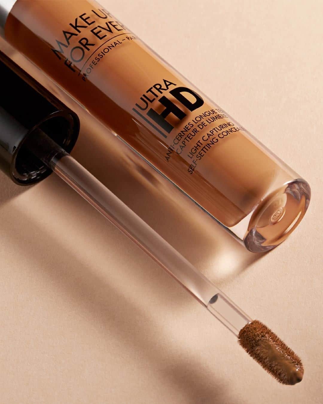 MAKE UP FOR EVER OFFICIALさんのインスタグラム写真 - (MAKE UP FOR EVER OFFICIALInstagram)「The ultimate solution. Thanks to its pearly pigments, our #UltraHDConcealer will make your eye area look smoothed, moisturized and luminous.⁣ ⁣ -⁣ ⁣ #UltraHDConcealer in 43 Honey⁣ #makeupforever」8月18日 5時02分 - makeupforever