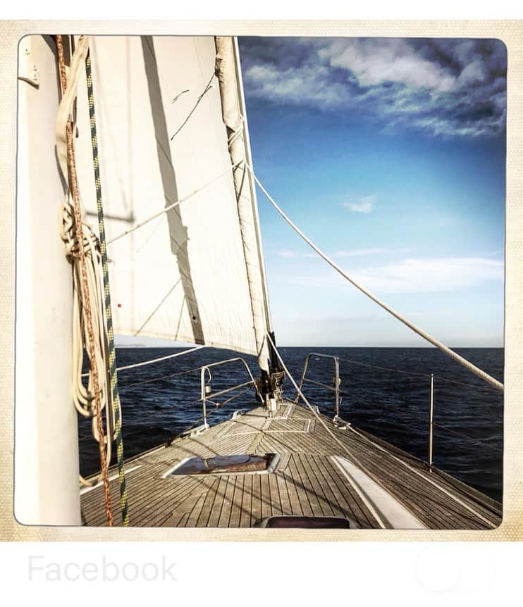 エマニュエル・ベアールのインスタグラム：「#passionvoilier ... one of the most beautiful day ... #holidays」