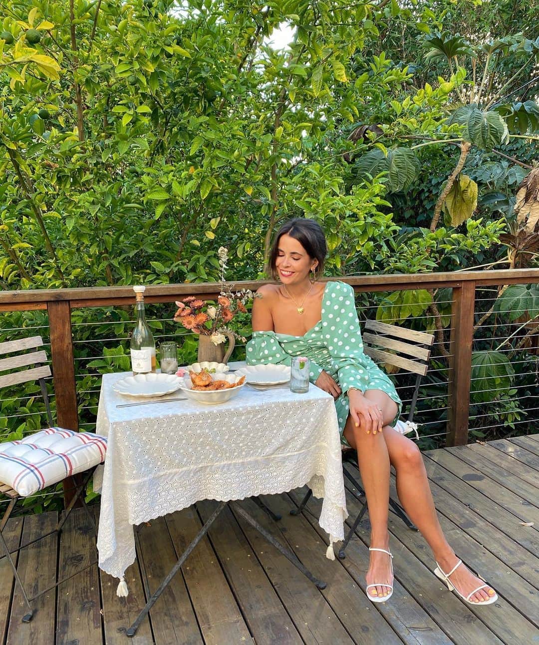 Collage Vintageのインスタグラム：「Diego surprised me with this romantic dinner in the backyard to celebrate my birthday and it was 😋. I decided to finally wear this beautiful polka dot dress that was waiting in my closet for a special occasion 💕 @revolve #revolvesummer   Diego me sorprendió con esta romántica cena en nuestro jardín para celebrar mi cumpleaños y fue una noche perfecta! Decidí estrenar este vestido de lunares que estaba esperando en mi armario la ocasión perfecta ☺️💕.」