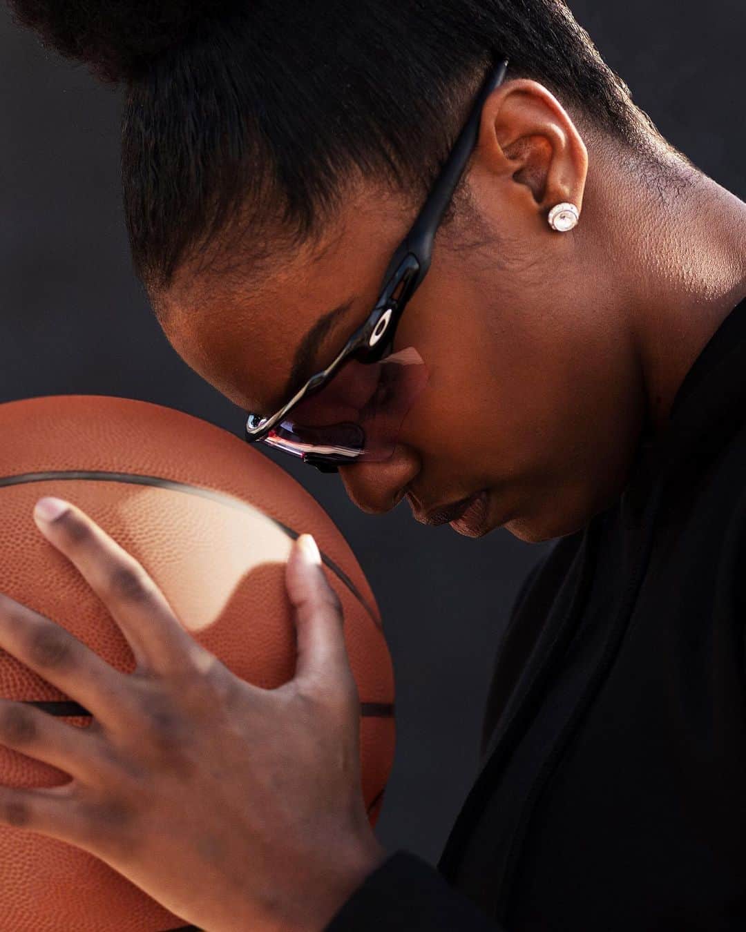 OAKLEYのインスタグラム：「“...and for the first time, you truly feel free.” ❤️ @diamonddoesit1 #ForTheLoveOfSport #OneLove」