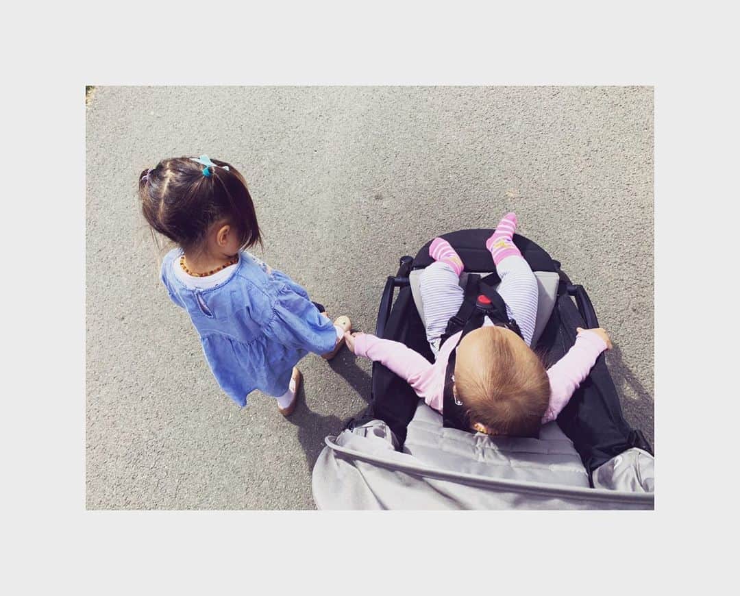 ダイアナ湯川さんのインスタグラム写真 - (ダイアナ湯川Instagram)「The most precious keepers of my heart 🤍  . . . . #daughters #sisters #mygirls #angels #love #family #blessed #childhood #motherhood #mamalife」8月18日 6時32分 - diana.yukawa