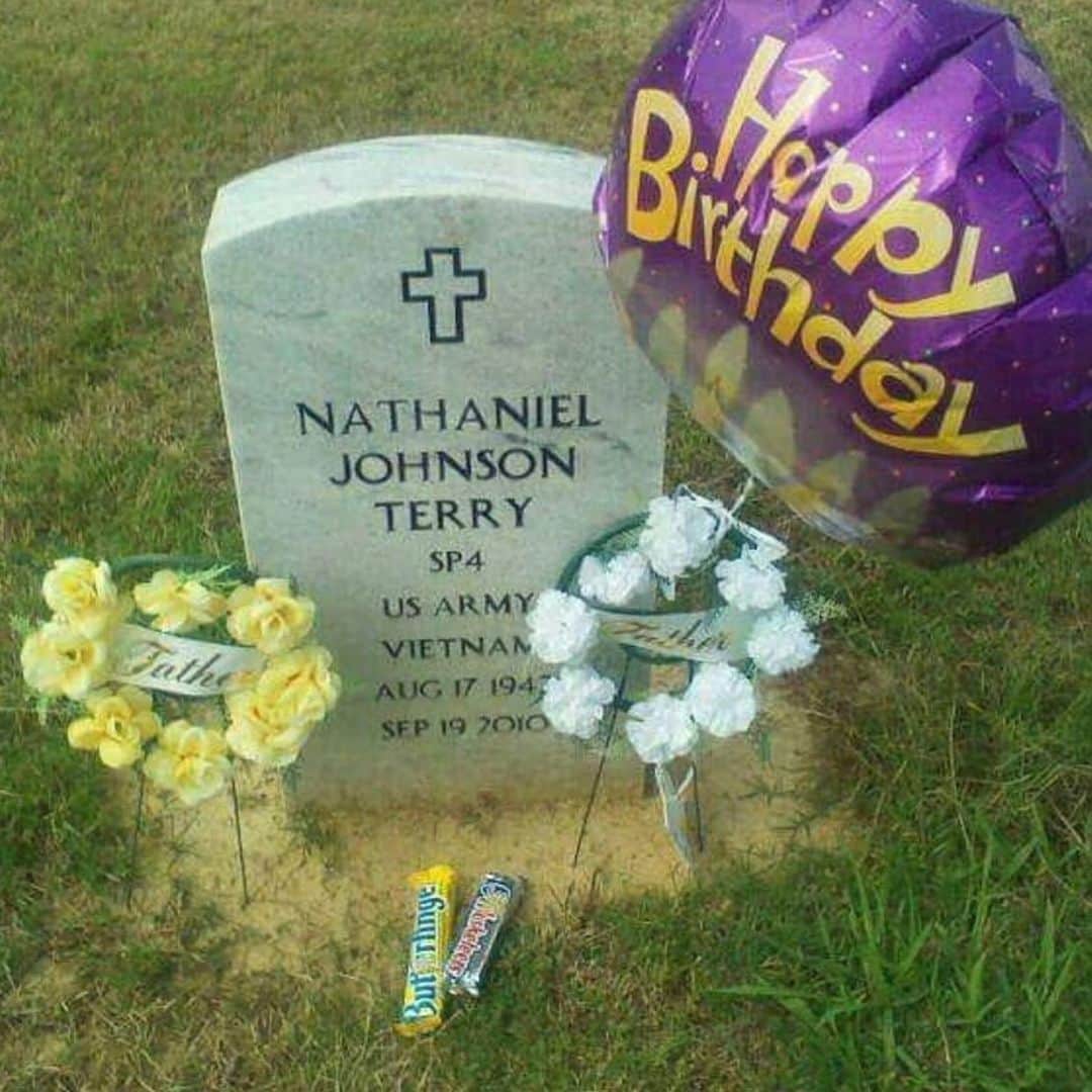 Lil Buckさんのインスタグラム写真 - (Lil BuckInstagram)「Wishing my grandpa Nathaniel Terry a very happy Birthday. Your belief in me keeps me going. I miss you@more than you will ever know and I think of you everyday.」8月18日 12時29分 - lilbuckdalegend