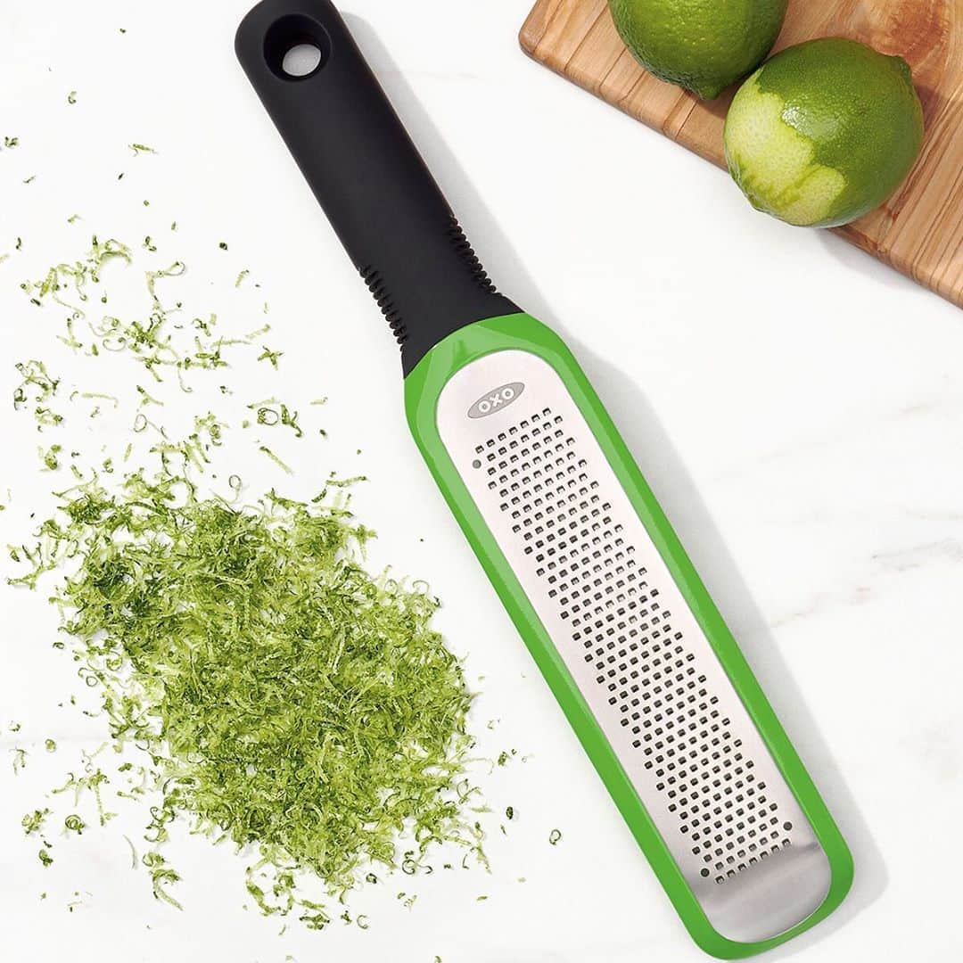OXOさんのインスタグラム写真 - (OXOInstagram)「“The Etched Zester is so sharp and precise that zesting is super quick, and it adds really nice flavor.” – Becca, OXO Engineer.   See which OXO tools our associates reach for most – link in bio.」8月18日 7時07分 - oxo