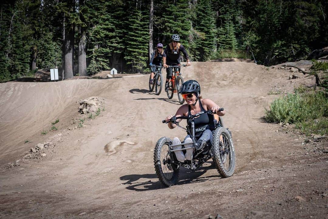 アラナ・ニコルズさんのインスタグラム写真 - (アラナ・ニコルズInstagram)「In all of the 20 years of wheelin and dealin (being in a wheelchair) I’ve never had this much fun in the mountains in the summer time. . . The @hi5sfoundation collab with @bowheadcorp and @borealmtn made some magic happen last weekend! . . Thanks @kabrophoto for 📸 the magic and @ski4funn @roytuscany @evan_strong @grizzlygabel @daniloveslife_ @paulbasmtb and @elevatedimg for a rad day!」8月18日 7時10分 - alanathejane