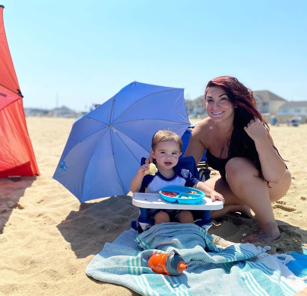 ディーナ・ニコール・コルテーゼのインスタグラム：「Beach day with my Little Man ❤️」