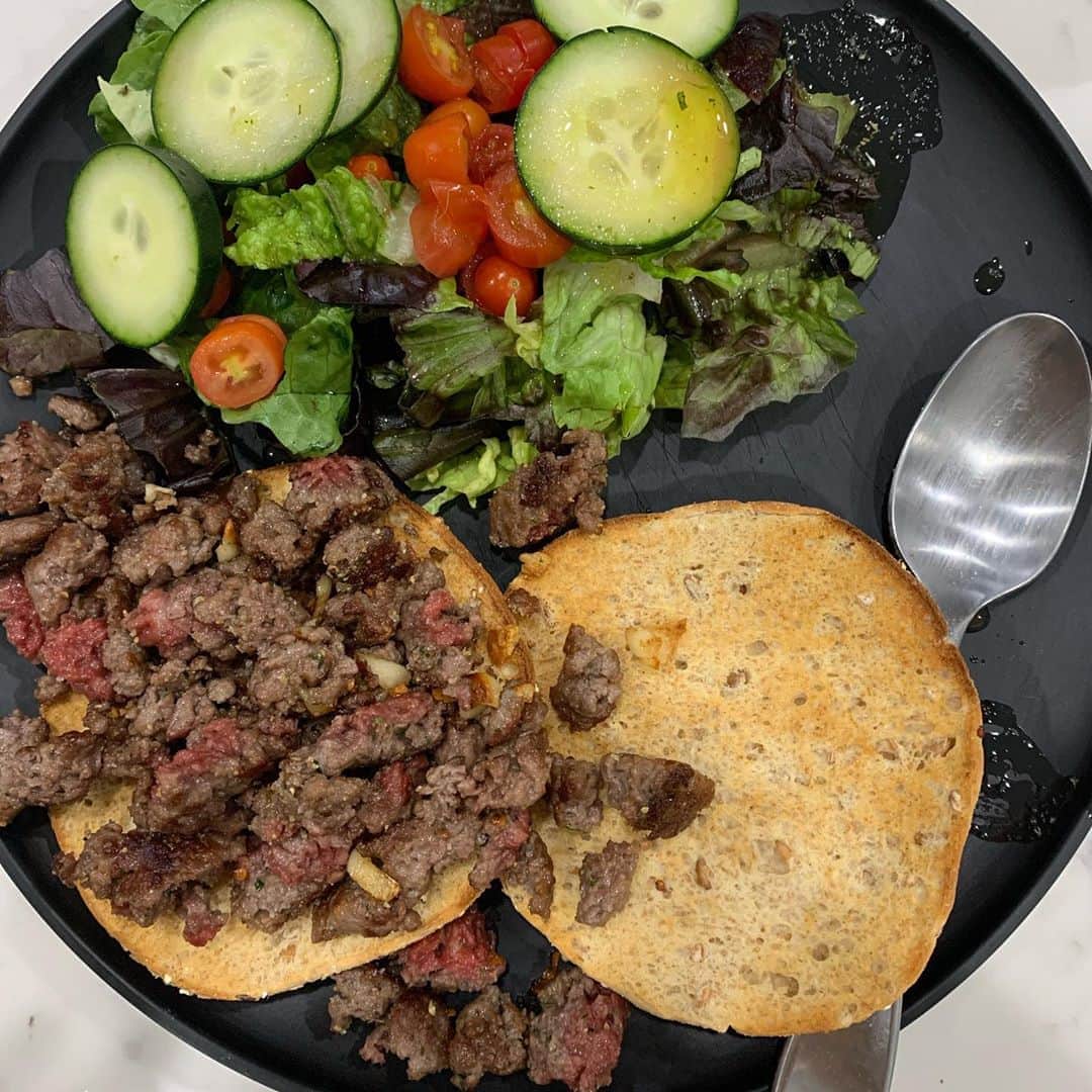 Tianna Gregoryさんのインスタグラム写真 - (Tianna GregoryInstagram)「On a mission at the gym 🙌🏽 some of my healthy meals I’ve had 😋🍊 What are some of your favorite healthy things to eat?」8月18日 7時44分 - tiannag