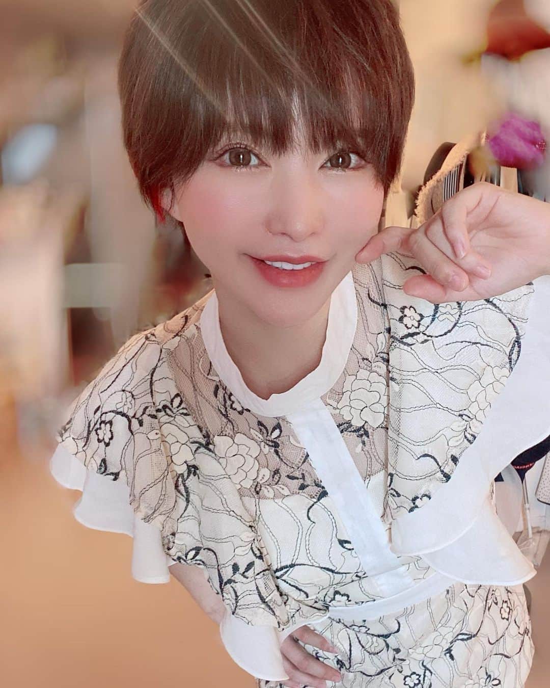 里美ゆりあのインスタグラム：「今日も行ってきます(´・ω・)つ  今日の#ワンピース @selectshop.leeen  さんのだよ☺️  #onepiece」