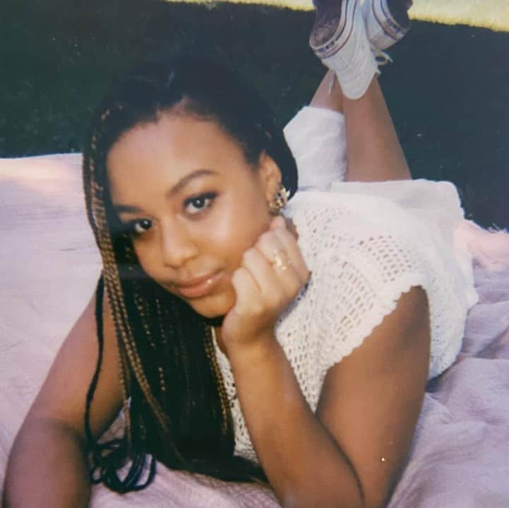 Nia Sioux Frazierさんのインスタグラム写真 - (Nia Sioux FrazierInstagram)「My music video for “Low Key Love” premieres TOMORROW on @seventeen 💕」8月18日 7時51分 - niasioux
