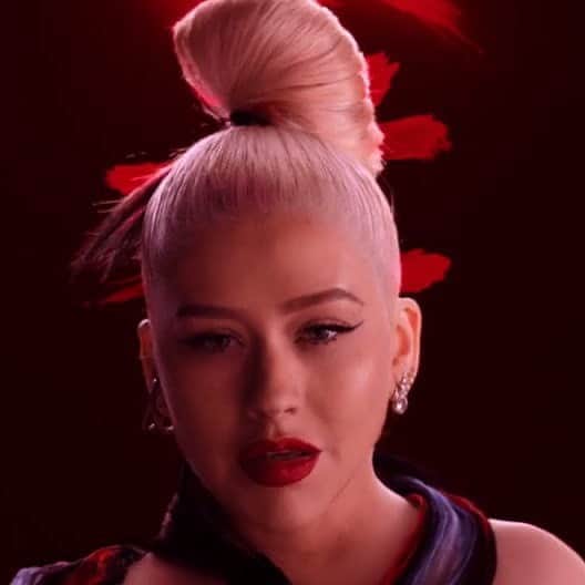 Vevoさんのインスタグラム写真 - (VevoInstagram)「Another powerful and uplifting anthem from the queen herself. ❤️👑 Watch @xtina's new visual for "Loyal Brave True," from the upcoming @DisneysMulan movie! ⠀⠀⠀⠀⠀⠀⠀⠀⠀ ▶️[Link in bio] #ChristinaAguilera #LoyalBraveTrue #Mulan」8月18日 8時16分 - vevo