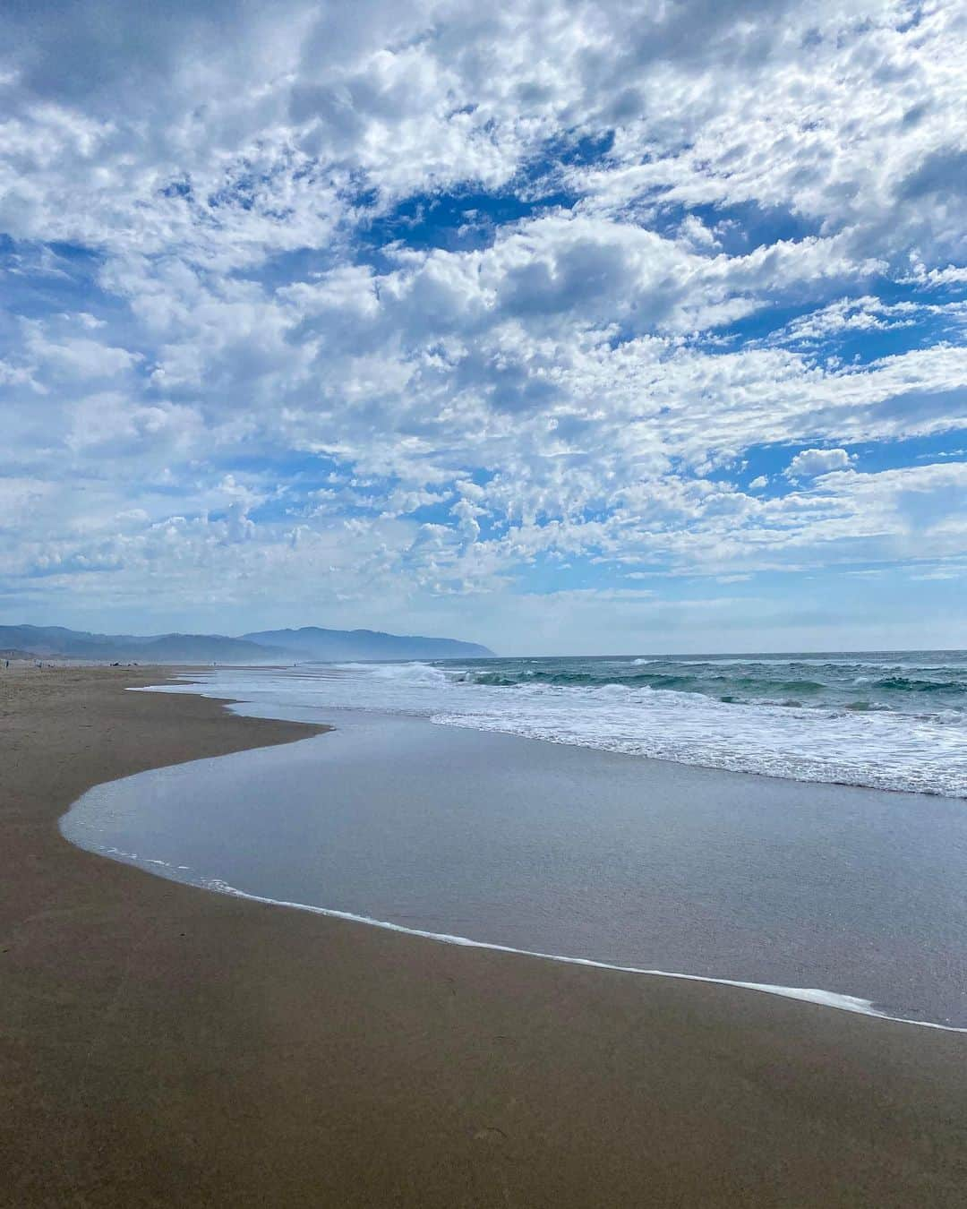 Marie Purvisさんのインスタグラム写真 - (Marie PurvisInstagram)「Different countries & oceans.... It doesn’t matter, the power of the sea brings me so much strength, joy & calmness.  . .  If I think of a time when I’m most at peace with myself, my mind & in life, I’m surrounded by water. The power of the ocean is so surreal, it gives us strength & in an instant can remind us just how powerful it is & flip you upside down. Kind of how the journey of life can be.  . . Where is your happy place? And what does it give you?  #happyplace #oceans」8月18日 8時10分 - mariepurvis