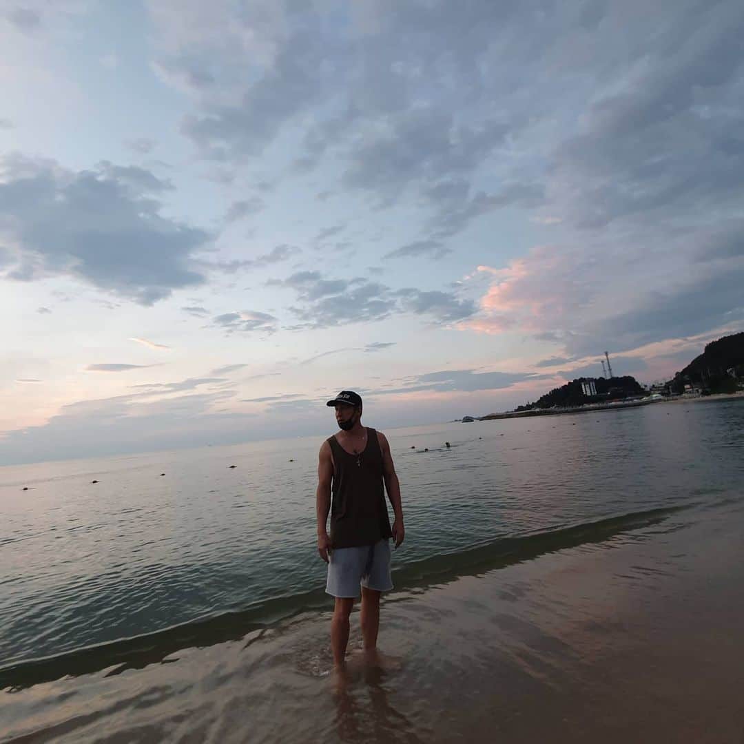 ハン・ジョンスさんのインスタグラム写真 - (ハン・ジョンスInstagram)「양양 #양양해변 #일출」8月18日 8時34分 - hanjungsoo