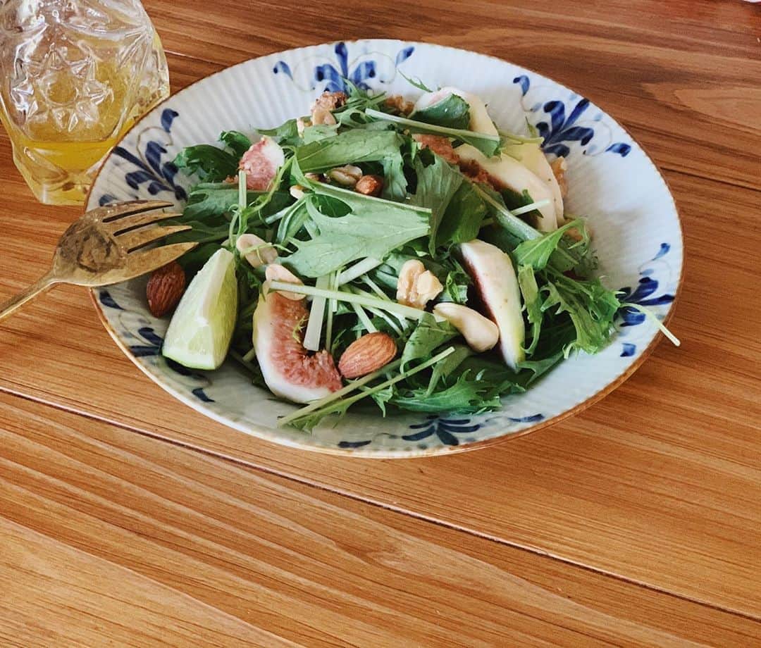 ジュジュのインスタグラム：「来た来た🤍 . お庭のイチヂク ×lime×mix nuts♡ . この季節が来た♫ . #🍋のが好きかな」