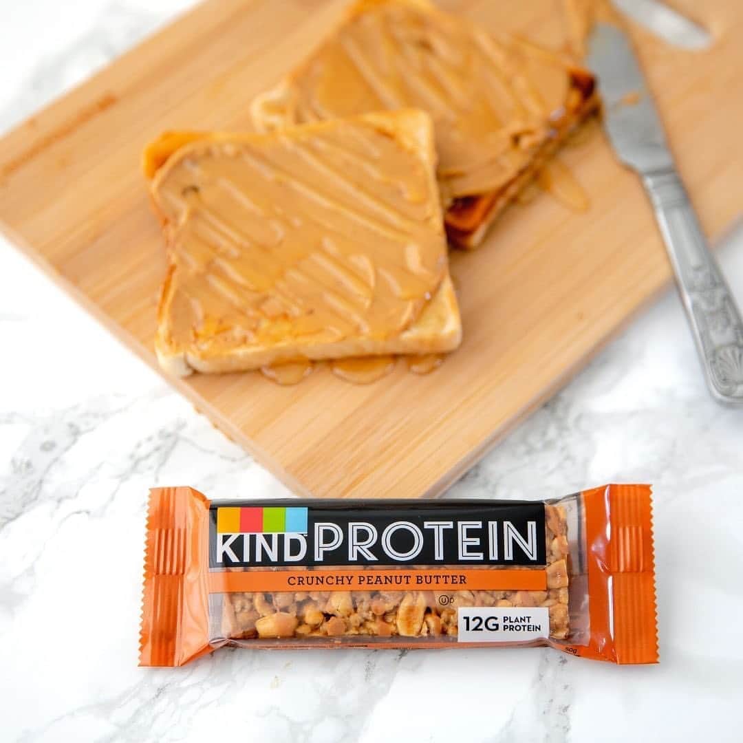 7-Eleven Australiaさんのインスタグラム写真 - (7-Eleven AustraliaInstagram)「Second breakfast is served! 👨‍🍳  Is there anything better than crunchy peanut butter? Normally we’d say no, but now your PB comes with a delicious, nutritious 12 gram plant protein hit, thanks to @kindsnacks_au. 💪🥜」8月18日 8時52分 - 7elevenaus