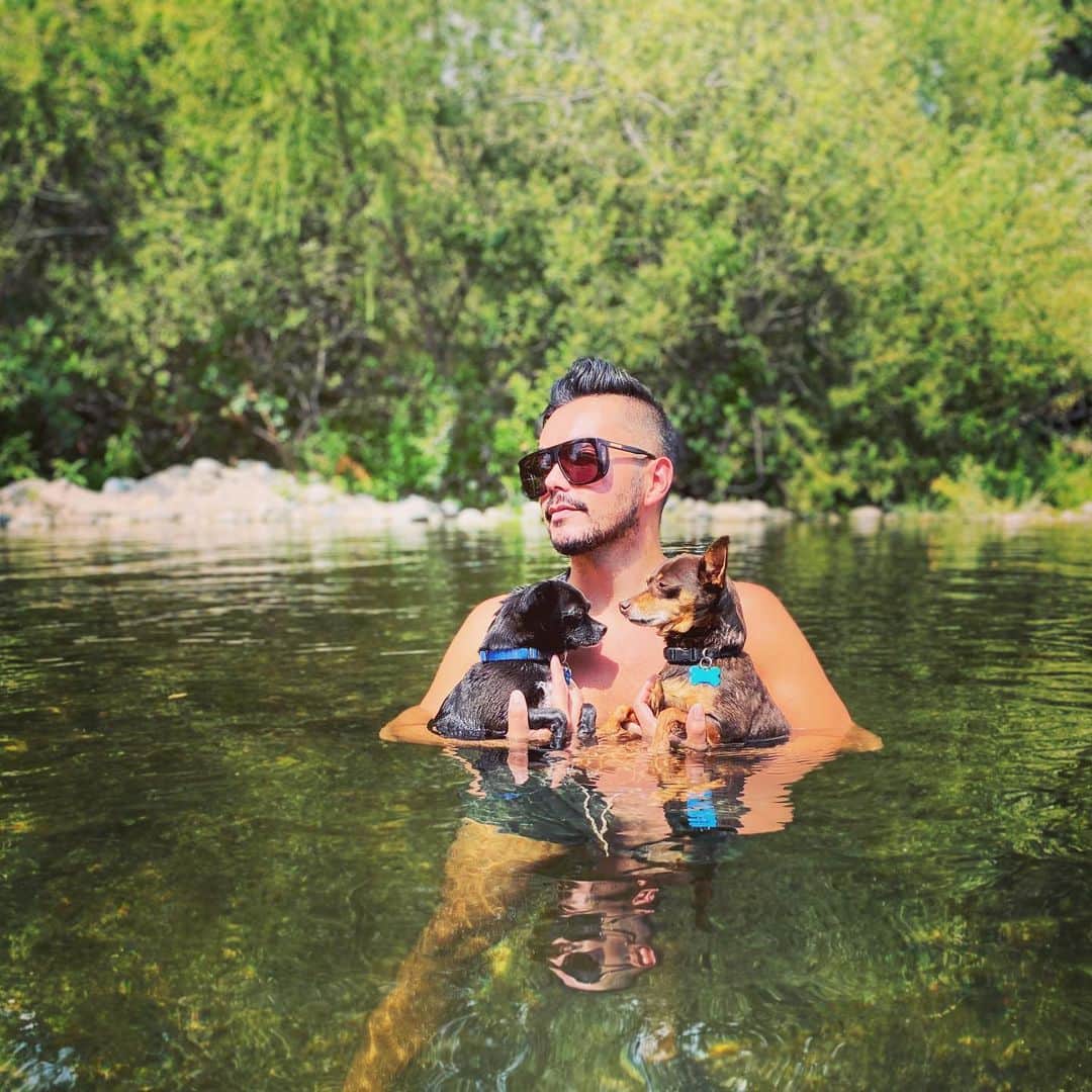 のインスタグラム：「WOOF」
