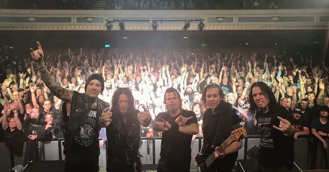 Queensrycheさんのインスタグラム写真 - (QueensrycheInstagram)「At Islington Hall in London, U.K. 🤘 #queensryche #theverdicttour #islingtonhalllondon #unitedkingdom🇬🇧 #greatfans #rychersrule #bandofbrothers #goodtimes #memories #theryche #wemissperformingforyou #wemissyouall」8月18日 9時00分 - queensrycheofficial