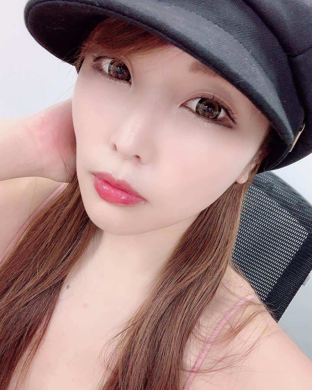 新村あかりさんのインスタグラム写真 - (新村あかりInstagram)「リリーオン（@rillee_on）さんでSonic Fitしてきましたー！！ 全然痛くなくて顔をずっとヌルヌルされてる感じで寝てしまいそーやった！😳  この画像はビフォーで効果はこれから出てくるらしいから楽しみ〜💓  値段もそんな高くないからオススメよ🙋‍♀️✨  #リリーオン #ソニックフィット #小顔 #リフトアップ」8月18日 9時40分 - niimura_akari