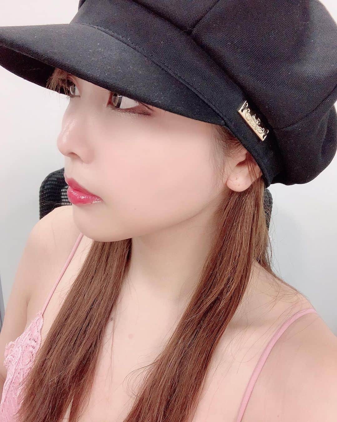 新村あかりさんのインスタグラム写真 - (新村あかりInstagram)「リリーオン（@rillee_on）さんでSonic Fitしてきましたー！！ 全然痛くなくて顔をずっとヌルヌルされてる感じで寝てしまいそーやった！😳  この画像はビフォーで効果はこれから出てくるらしいから楽しみ〜💓  値段もそんな高くないからオススメよ🙋‍♀️✨  #リリーオン #ソニックフィット #小顔 #リフトアップ」8月18日 9時40分 - niimura_akari