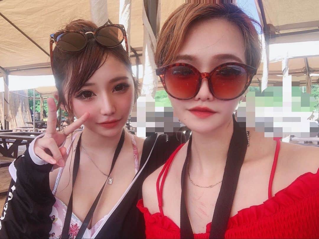 愛瀬ひびきのインスタグラム：「系列の皆で海💜 はしゃぎ過ぎて全然写真撮ってない🥺🥺  . . . . . .  #佐賀#愛敬#クリスタルガーデン #キャバクラ#クラブ#CLUB#キャバ嬢#ヘアセット #ヘアメイク#セット#中洲#福岡#東京#歌舞伎町#大分#長崎#熊本#宮崎#沖縄#シャンパン#champagne#飲み屋#ミナミ#北新地 . . . . . . . .  . #海#糸島#夏#ビキニ#BBQ」