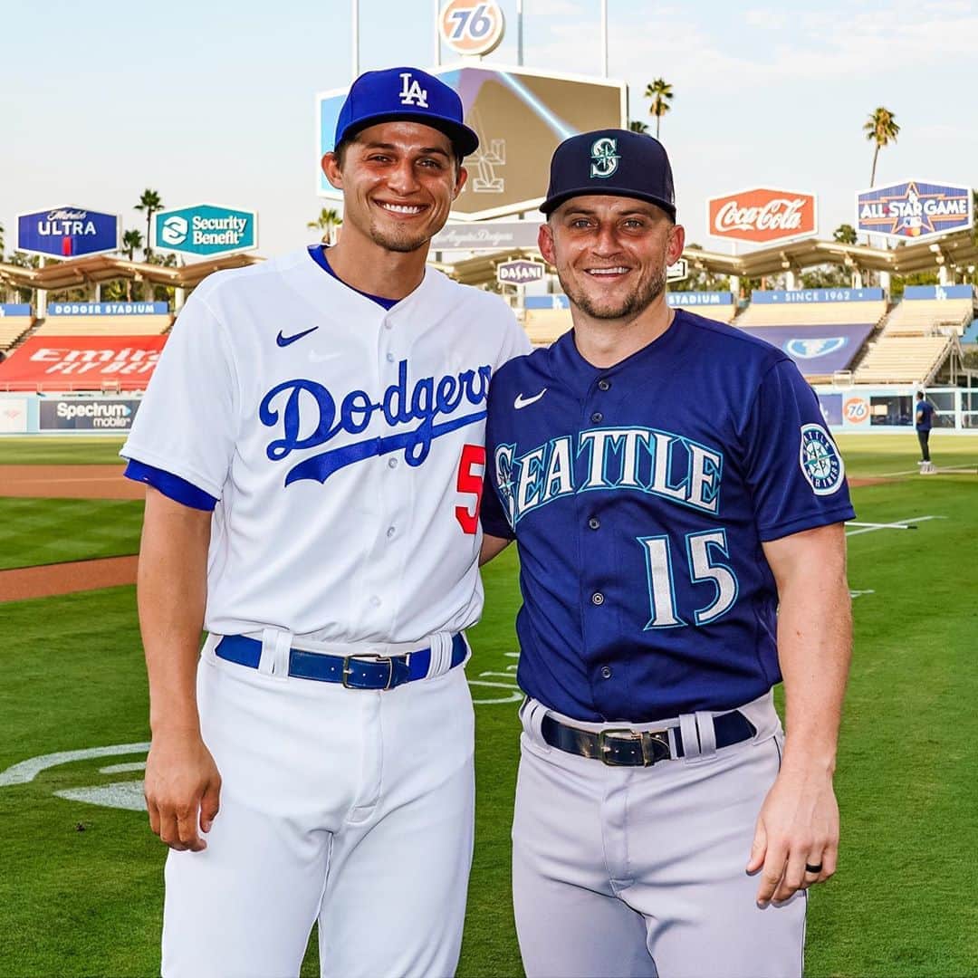 MLBさんのインスタグラム写真 - (MLBInstagram)「The Seager brothers are playing against each other in the Majors for the first time tonight.」8月18日 10時38分 - mlb