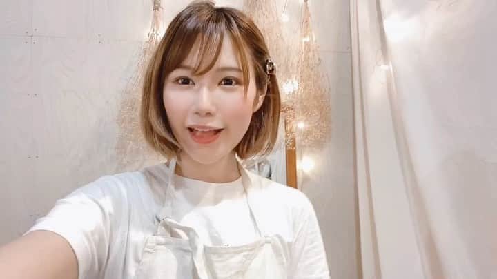 熊乃あいのインスタグラム：「🙌 けものんカフェ＆ショップ 8/9〜18までの10日間無事終了致しました！ ご来店頂き誠にありがとうございました。以前からけものんを知って下さった方、SNSの投稿から知って下さった方、看板見て入って下さった方、本当に多くの方にお越し頂けました。 ． 作り込んだ世界観に可愛い〜って言って頂けたり、またやって下さいって言って頂いたり励みになりました✨ 初めての経験ばかりで至らない点も多かったと思います。ワンオペの日は特にお客様に満足度の高いサービスが提供出来なかったとも思います。 色々な失敗と体験から学んで次回に活かします！次はコロナが収まって皆さんがもっと来やすくなっているといいな♪ またこういうイベントが出来るよう頑張ります。 ． 皆さまありがとうございました！ ． そして今回のイベントコラボを一緒にして下さった鹿のおしりコーヒー様、誠にありがとうございました！！！ ． ． 次回出店イベントは鹿の角切りかと思っていましたが今年は中止が発表されたので、また気長にお待ちいただけたらと思います🙇‍♀️ ． 今回エコバッグを計40枚購入して頂きました。1枚50円の計2000円を奈良の鹿愛護会に寄付致します。 ． ． ネット通販でエコバッグや、今回イベント発売した写真集、Tシャツなどは引き続き購入できますのでご来店頂けなかった方、けものん応援の意味でも宜しくお願いします😊 （プロフィールにリンクあります） ． ． #けものん #けものんカフェ #けものんショップ #鹿のおしりコーヒーコラボイベント #鹿のおしりコーヒー #鹿カチューシャ」