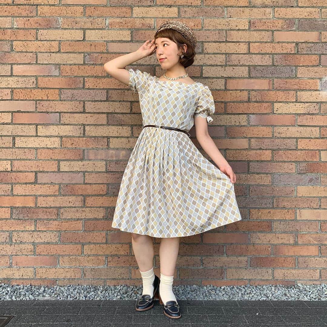 NUTTY Vintage&Collectibleのインスタグラム：「🍂AUTUMN NEW ARRIVAL🍂  ☑︎vtg brown color shortsleeve dress  キュートなプリントやシルエットのコンパクトなコットンドレスです。 まだまだ暑いいまの時期から秋までご着用いただけます。  ＊ONLINE STOREにてお買い求めいただけます＊  ------------------------------------ 🛍NUTTY通販について🛍 ------------------------------------- ◎掲載商品は全て通販可能となっておりますので、詳細はDMにてお気軽にお問い合わせくださいませ。また、ONLINE STOREに随時商品を掲載しております。商品詳細も記載しておりますので、是非ご利用くださいませ。 🔎 http://nutty.theshop.jp/ （ プロフィールページURLよりjump🕊） ㅤㅤㅤㅤㅤㅤㅤㅤㅤㅤㅤㅤㅤ ◎ご自宅でもお買い物をお楽しみいただけるVIDEO CHAT SHOPPING📺テレビ電話をお繋ぎして、リアルタイムでご案内いたします。詳細は過去の投稿をご覧ください。」
