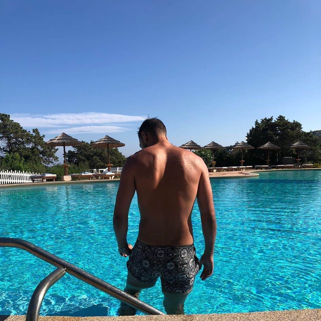 ジャンルイジ・ドンナルンマのインスタグラム：「Relax mode 🔛 activated 😎」