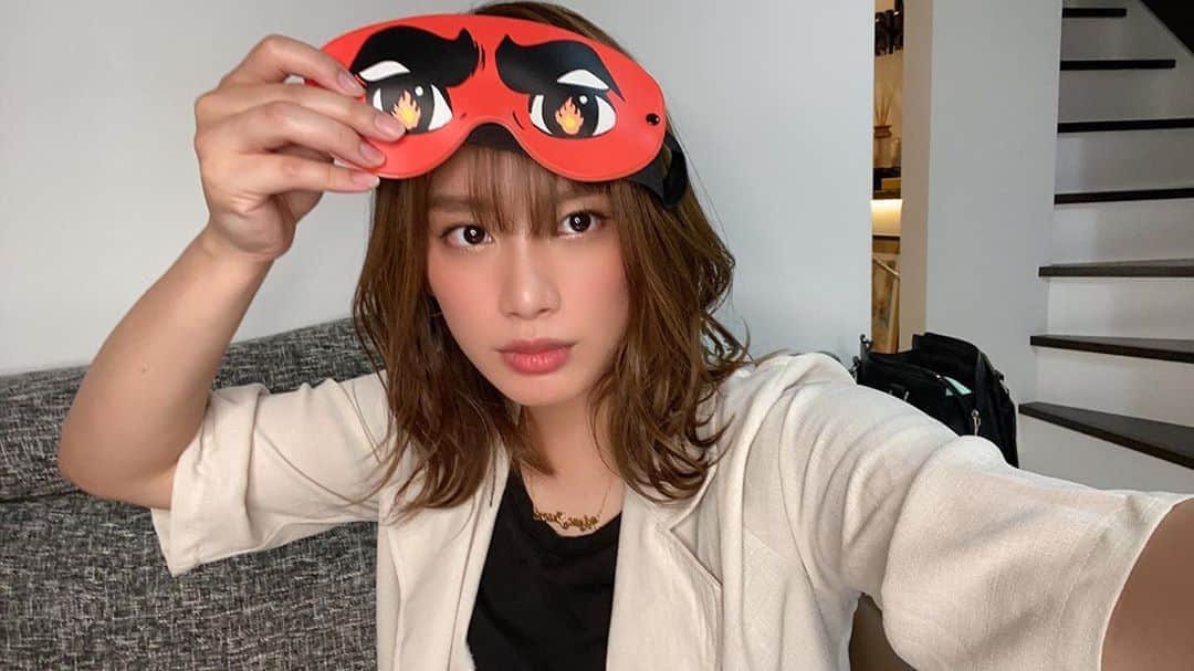 acaneのインスタグラム：「・ ニワカ煎餅のやつかと思いきや、 ゴルゴ的なね？！？！ ・ ネックレスいただいたんやけど クッソ可愛くない？！？アリガトウ お気に入り登録されました。✔︎✔︎✔︎ #marcjacobs ・ あーまじかわいくなりたいんだがー 外見も中身もー全てにおいてーー」
