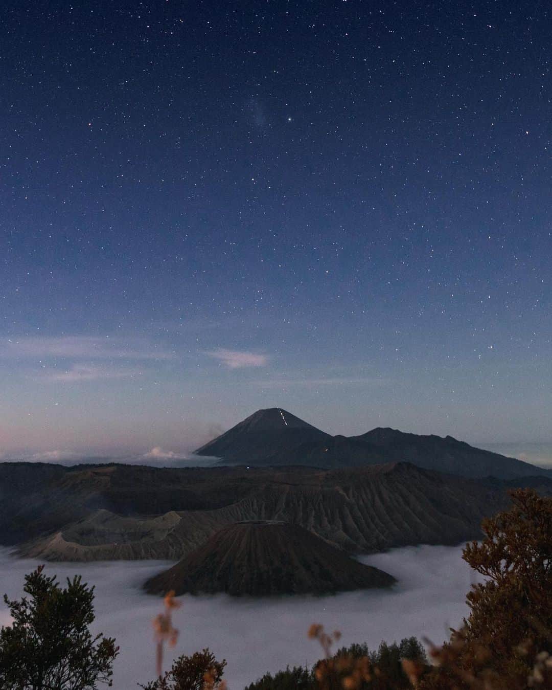 Putri Anindyaのインスタグラム：「Night & Day, which one do you choose?   Bromo Tengger Semeru National Park is definitely one of my favorite landscape. I’ve seen some beautiful landscapes in other countries but this one sure is spectacular. I visited many times since 2010 (road trip with my parents ✨) and always greeted by its beautiful weather and never get bored with it. It’s special, it’s home.   Happy Independence Day, Indonesia.  Again, I will repeated the caption that I made 7 years ago :   “We can love our country without having to love the government right?” :)」