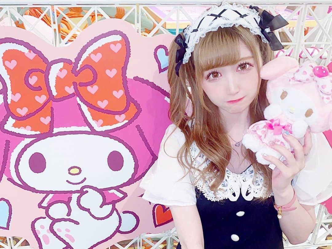 のインスタグラム：「コーデはクロミちゃん意識してみた🎶 * * #マイメロ #マイメロディ #マイメロカフェ #クロミちゃん #サンリオ #サンリオコラボ #eggandspuma #新宿カフェ #新宿   #自撮り女子 #自撮り #被写体 #メイド #コンカフェ #アイドル #地雷 #地雷女 #メンヘラ女子 #量産型 #量産型コーデ #隠しきれないオタク #ヘッドドレス #ロリ #美男美女と繋がりたい #お洒落さんと繋がりたい#japanesegirl #maid #followforfollowback #いいね返し #フォローミー」