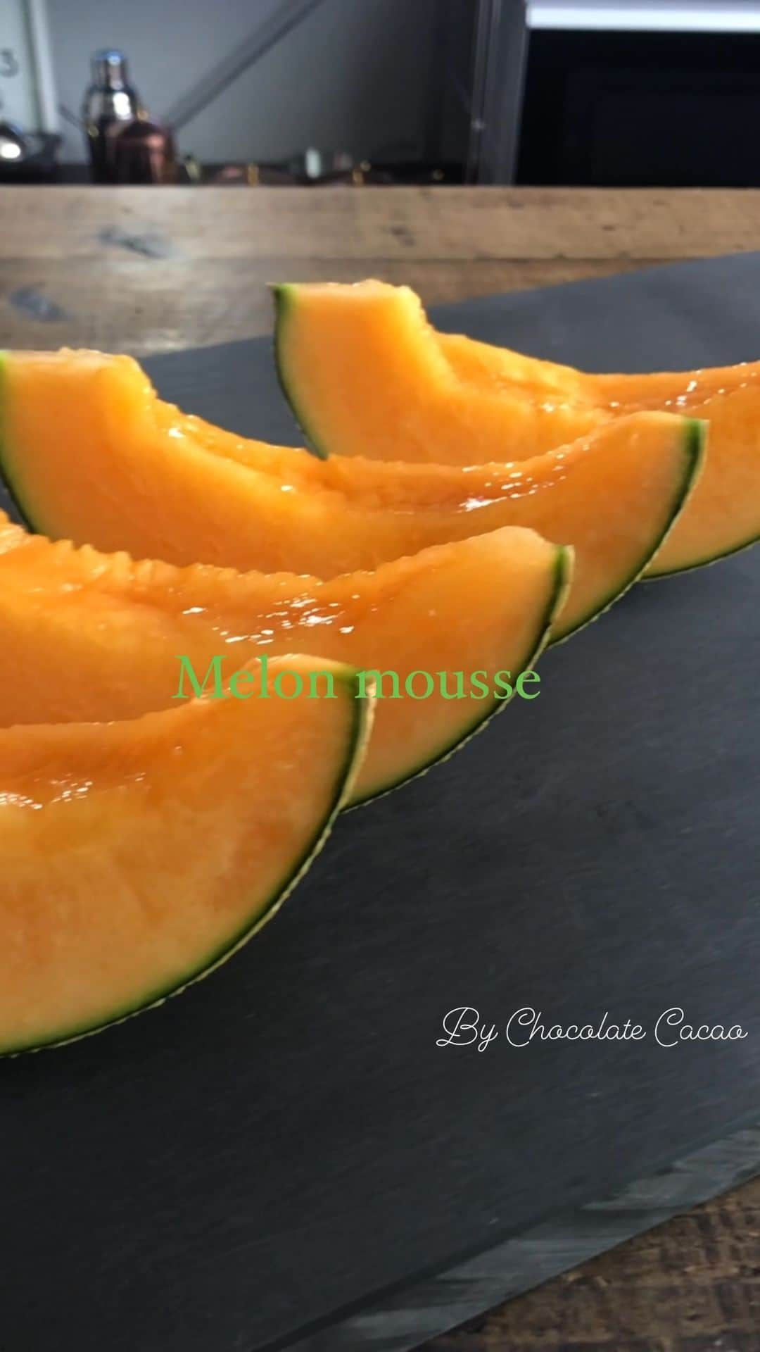 のインスタグラム：「YouTube New Video. 四角いメロンムースケーキ Square Melon Mousse Cake https://youtu.be/bLUwlxrMy9M」