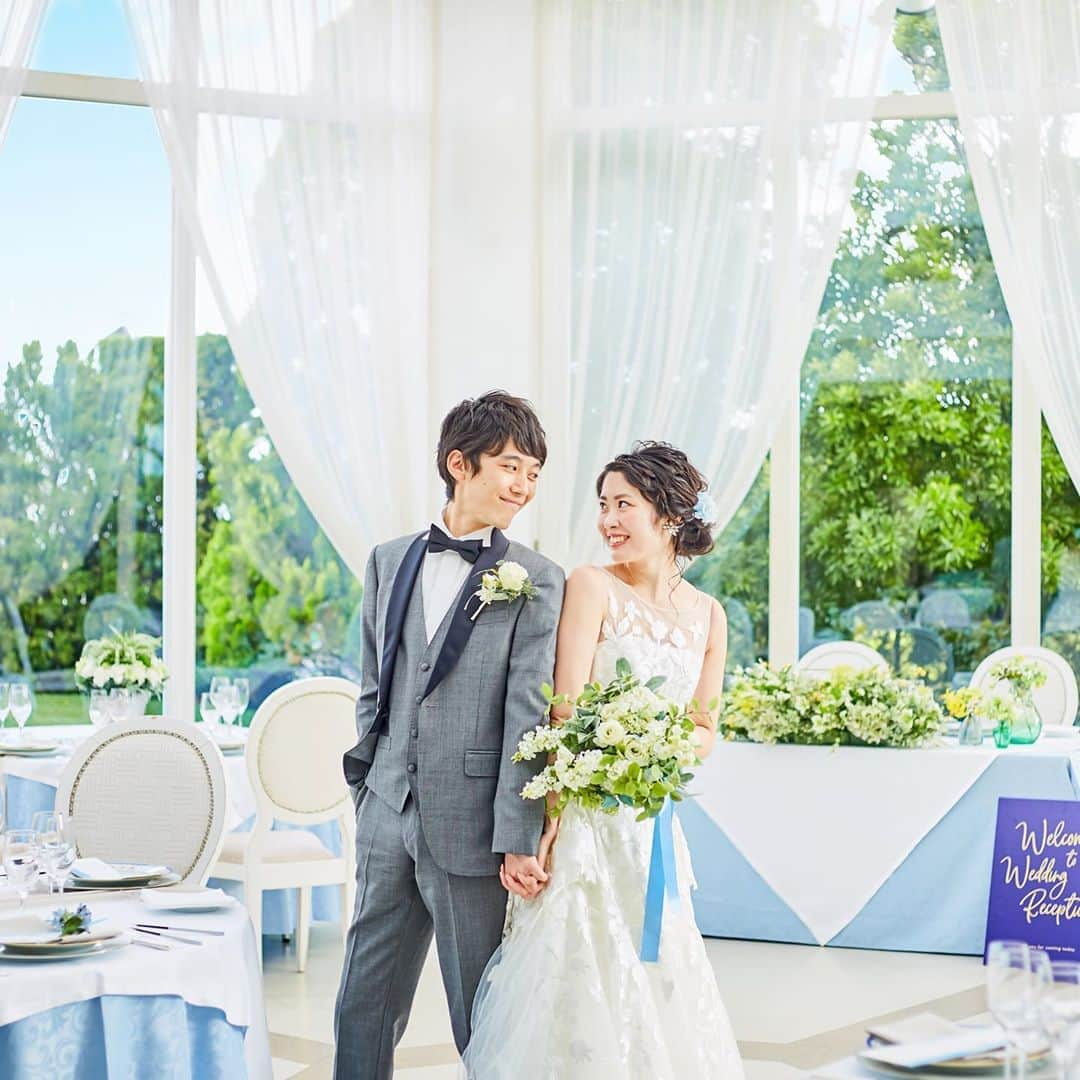 楽婚【公式】Instagramさんのインスタグラム写真 - (楽婚【公式】InstagramInstagram)「.﻿ ♡#Weddingphoto﻿ ﻿ 鮮やかなブルーの扉の前での1枚＊。+﻿ 海辺の別荘に招いたような、﻿ プライベート感あふれる邸宅ウェディングはいかがですか？♡﻿ ﻿ 会場：#アートグレイスウエディングコースト﻿ ﻿ @rakukon をフォローして﻿ 『#楽婚』をつけて、﻿ お写真の投稿大歓迎♡﻿ 公式IGでリグラムされるかも！？﻿ ﻿ Webでご予約はTOPのURLより♡﻿ ⇒@rakukon﻿ .﻿ #楽婚 #rakukon #ベストアニバーサリー﻿  #ベストブライダル﻿ #wedding #ウェディング﻿ #フォトウェディング﻿ #プレ花嫁 #卒花﻿ #日本中のプレ花嫁さんと繋がりたい﻿ #プラコレ #marryxoxo﻿ #ウエディングニュース﻿ #花嫁 #卒花嫁 #2020年夏婚﻿ 2020年秋婚 #2020年冬婚﻿ #2021年春婚 #2021年夏婚﻿ #式場探し#ナチュラルウェディング﻿ #結婚式準備 #結婚式場#weddingdress﻿ #ウェディングドレス﻿  #披露宴演出﻿  #サマーウェディング﻿ #ブルーコーデ」8月18日 20時11分 - rakukon