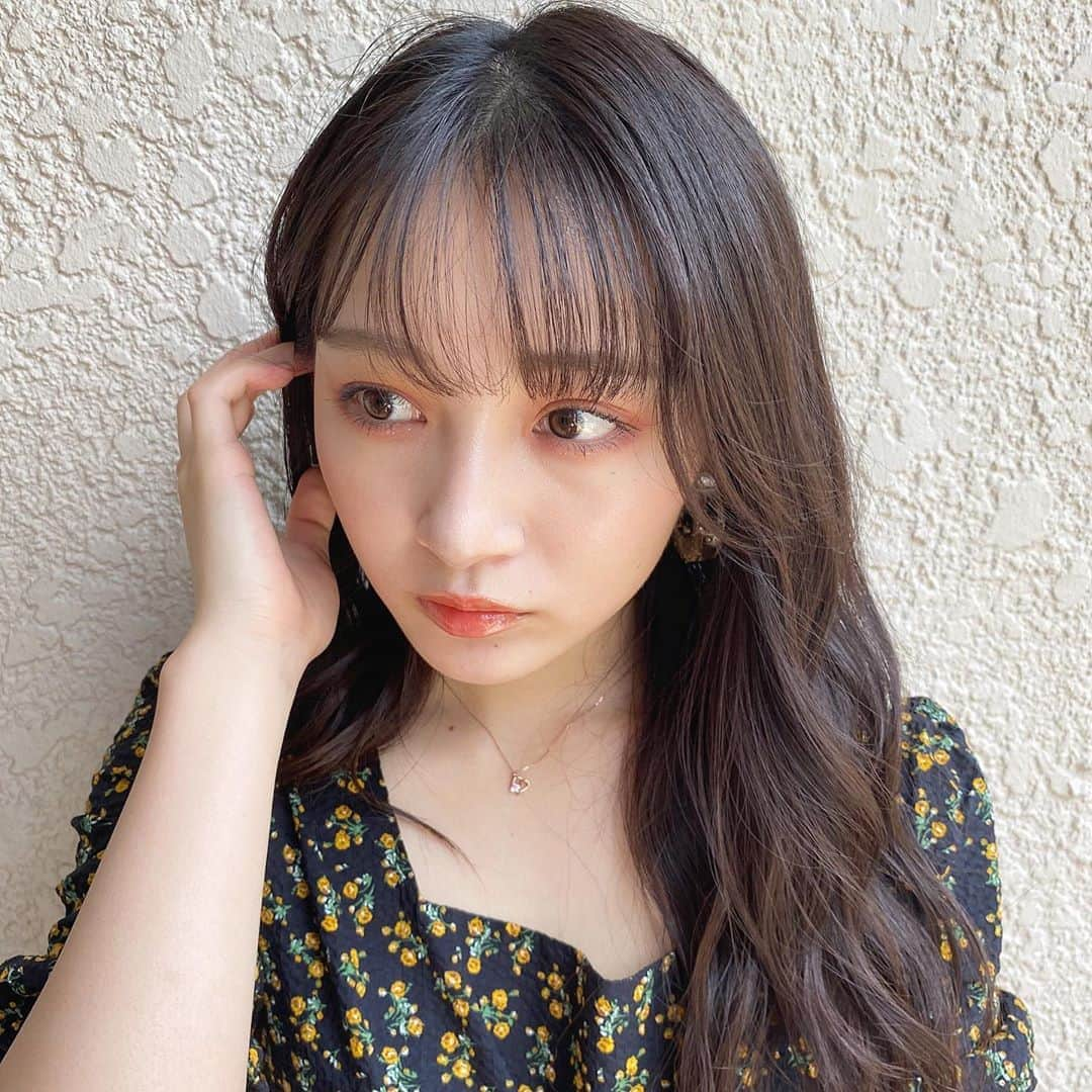 山本彩加さんのインスタグラム写真 - (山本彩加Instagram)「﻿ ﻿ ﻿ 最近ほんとに暑いね…(><)﻿ ﻿ みんな熱中症には気をつけてね！！！！﻿ 私もお水と日傘は必須 ☺︎﻿ ﻿ ﻿ ﻿ そして本日いよいよ﻿ #だってだってだって のフラゲ日ということで！！﻿ ﻿ 私の手元にもたくさんのCDが届きました♡﻿ ﻿ ﻿ 今年の夏の素敵夏思い出として、﻿ 皆さんの中にも刻まれたら嬉しいな♡﻿ ﻿ ﻿ ﻿ #私服 #emmy #ワンピース #夏 #lattice #イヤリング」8月18日 20時14分 - ayaka48_yanyan