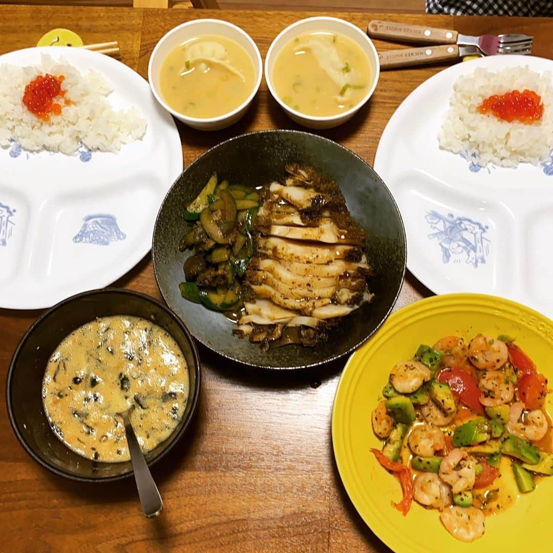 西山茉希さんのインスタグラム写真 - (西山茉希Instagram)「#西山食堂 #アワビと向き合う初体験  無事に整いました。 無駄があったらごめんなさい。  #生きてたアワビ #バターステーキ #きゅうりと肝deソース  貴重な体験と、 貴重な美味しさ。  #ありがとう #ご縁からの贈り物 #🌊  すぐ混ぜたガールは、 納豆と柳川からの海苔に巻いてアワビを食す楽しさを見つけましたとさ。  めでたしめでたし😋🙏😋」8月18日 20時14分 - maki.nshiyama50